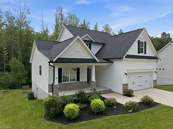 3rd image of 1739 Ramhurst Dr
