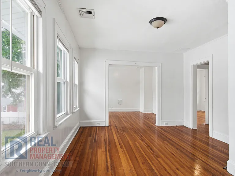 92 Aldine Ave #2 — Photo 10