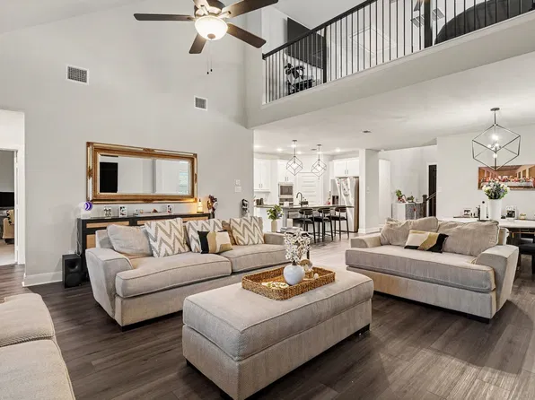909 Almond Blossom Cir, Crowley, TX 76036