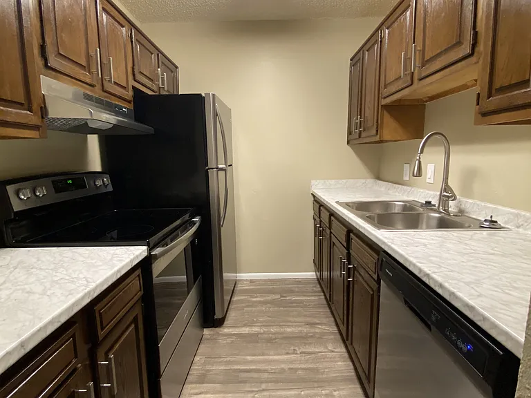 6800 Camden Ln — Photo 26
