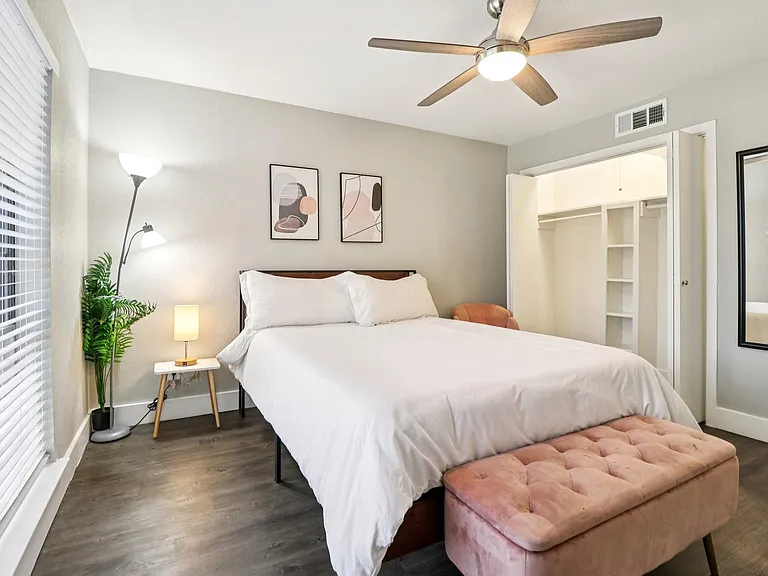 The Ashley at Bluffview Apartments — Photo 36