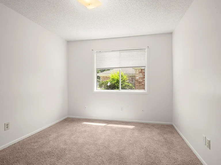 7415 Creekfield Dr — Photo 27