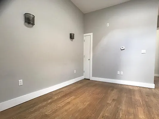 Rented by Evergreen Apartments BK | media 13