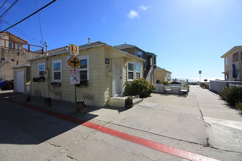Ocean View Furnished 1 Bedroom Cottage — Photo 2