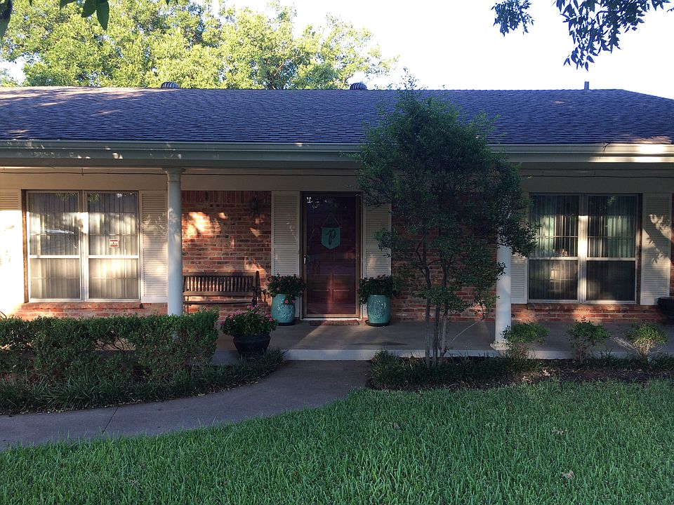1st image of 833 Harwell St