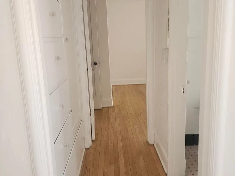 Metropolitan Apartments — Photo 16