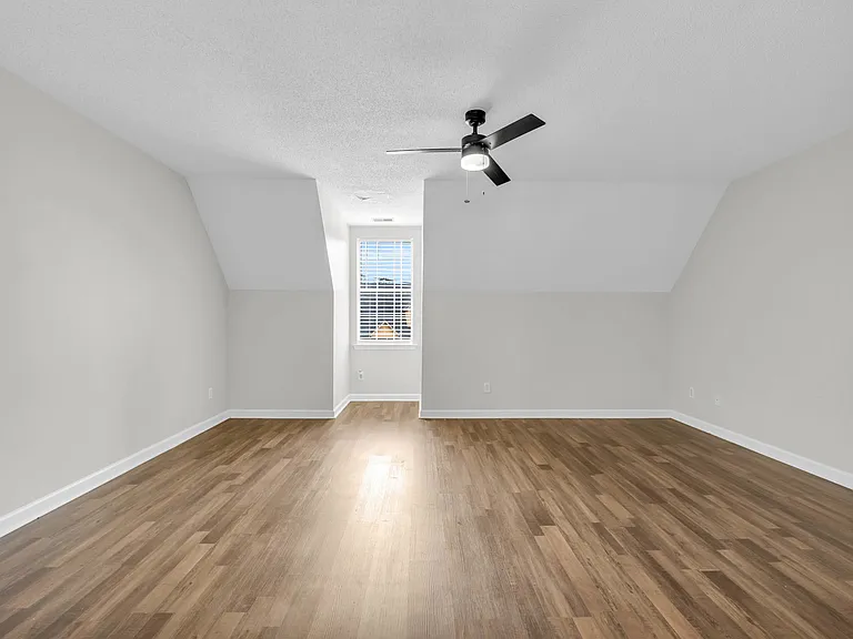 1115 Lenny Ln — Photo 10