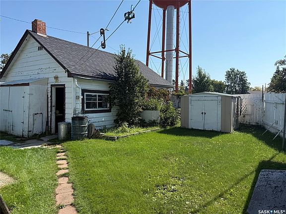 4th image of 223 5th St W