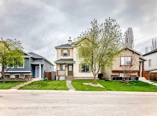 92 W Covehaven Rd NE, Calgary, AB T3K 5W6
