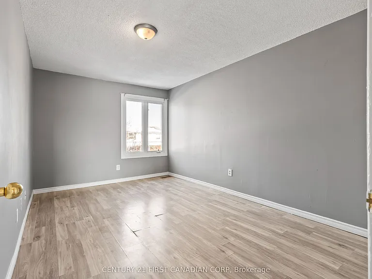500 Osgoode Dr #20 — Photo 21