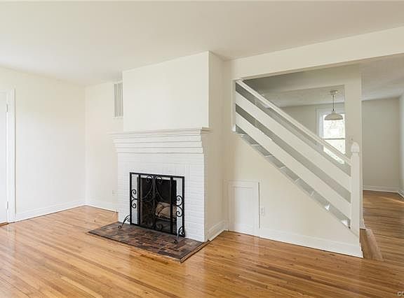 5th image of 905 W 37th St