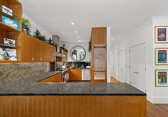 5th image of 654 Broadway #5