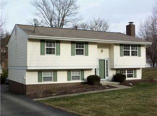 465 Oaklawn Dr, Pittsburgh, PA 15241