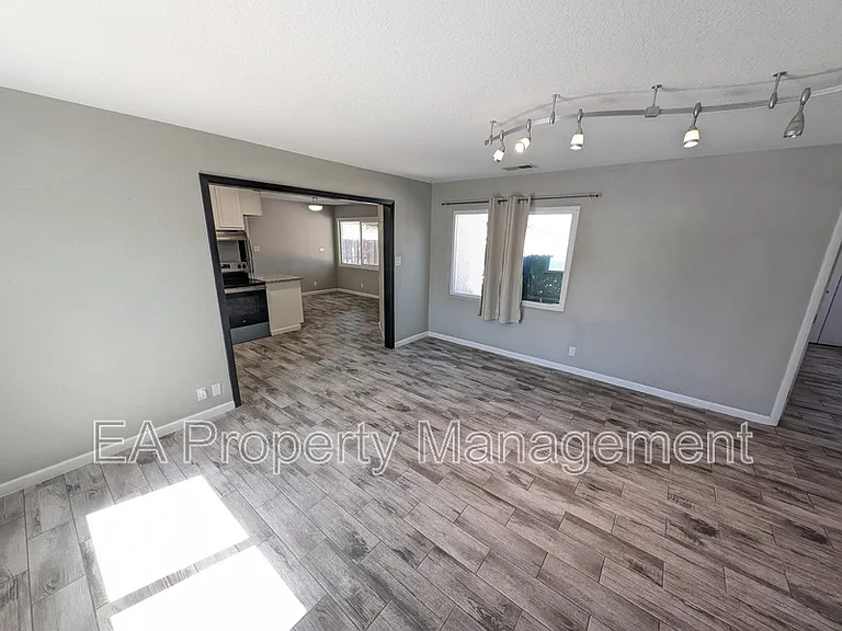 2913 Jefferson St NE — Photo 3