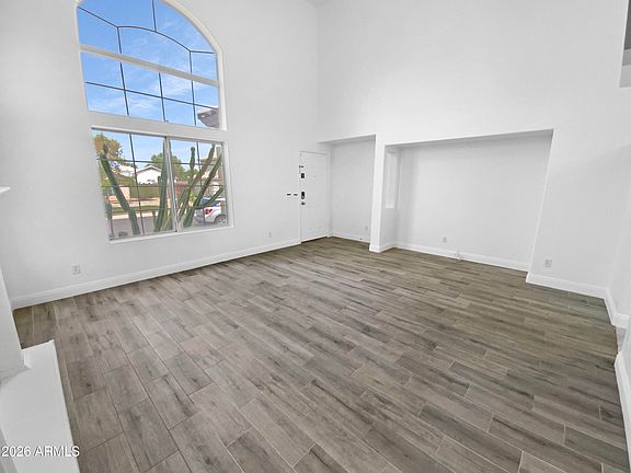 3rd image of 10933 W VISTA Avenue