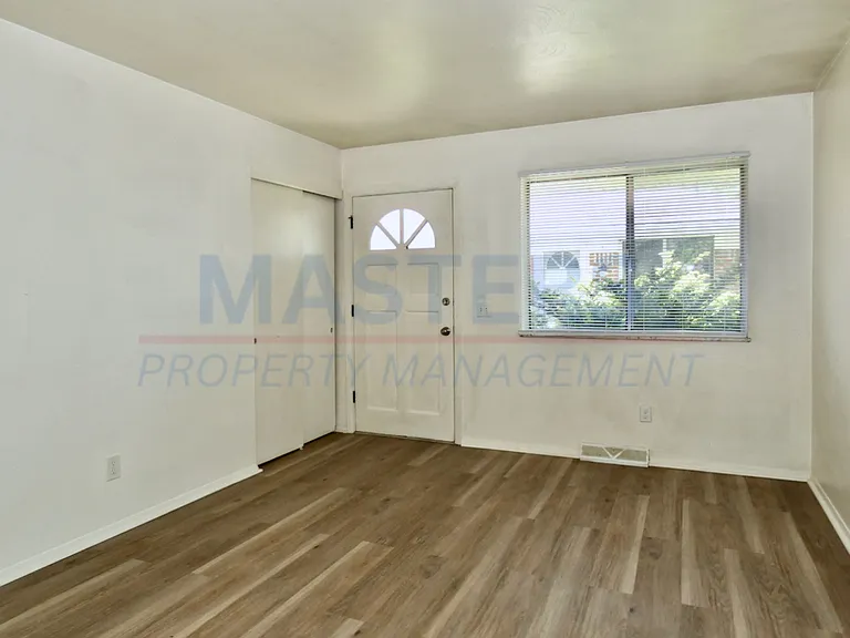 5765 Steffens Ave — Photo 3