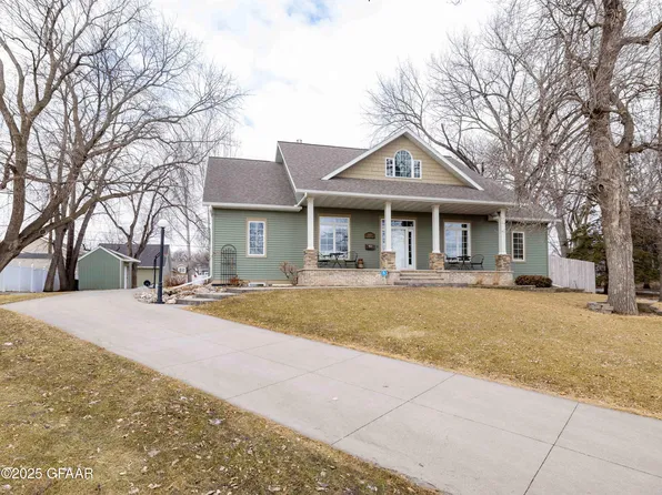 1424 Belmont Rd, Grand Forks, ND 58201