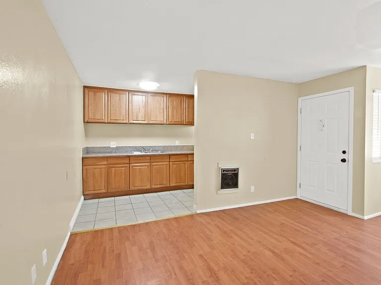 Ramona Garden Apartments — Photo 7