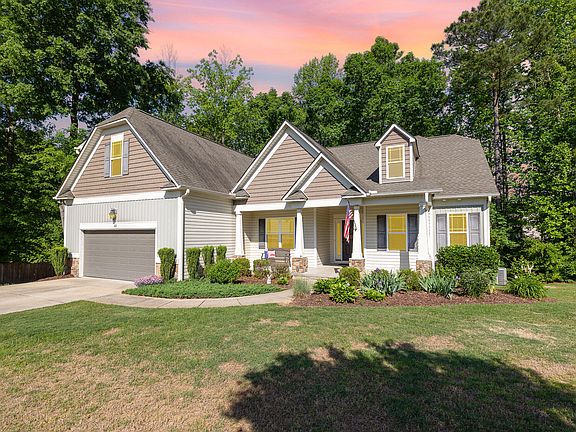 3rd image of 68 Candlenut Ln