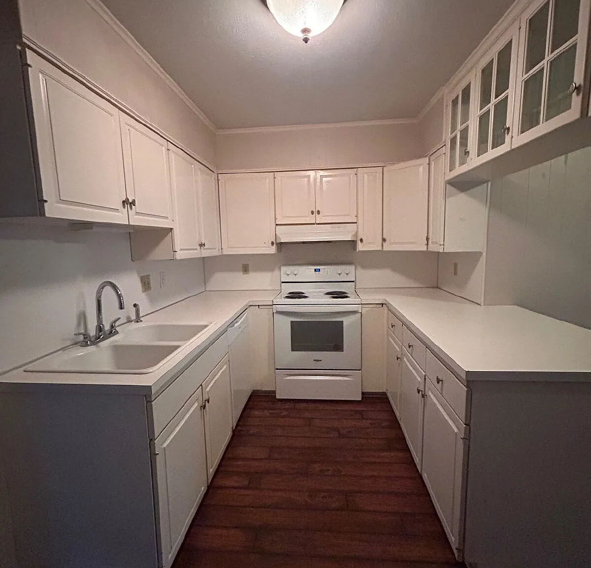 3 bed, 2.0 bath, 2070 sqft, $1,600 — Photo 2