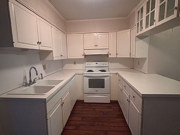 2nd image of 12 Red Oak Ln