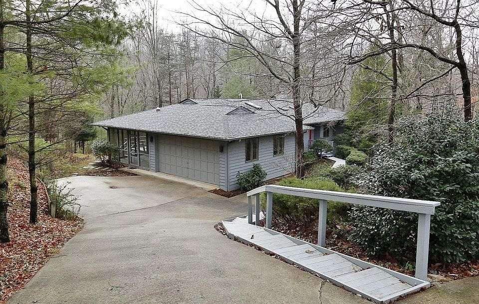 1st image of 3005 Golf Colony Dr