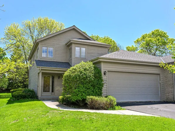10702 North De La Warr CIRCLE, Mequon, WI 53092