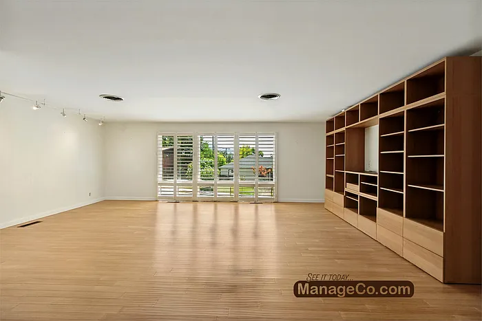 2535 E Blaine Ave — Photo 4