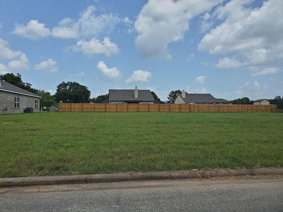 1st image of 416 Buena Vista Ln