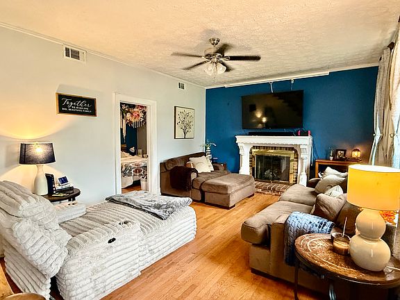 4th image of 621 Metropolis St