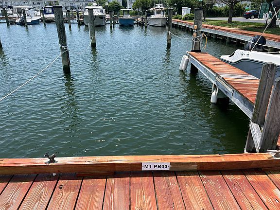 4th image of 214 Oyster Cove Dr