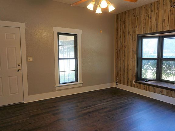 3rd image of 501 E 4th St