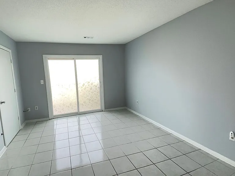600 37th Ave N #207 — Photo 5