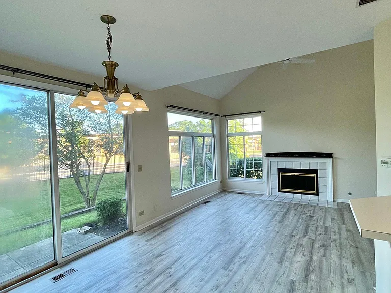 823 Addison Ave — Photo 5