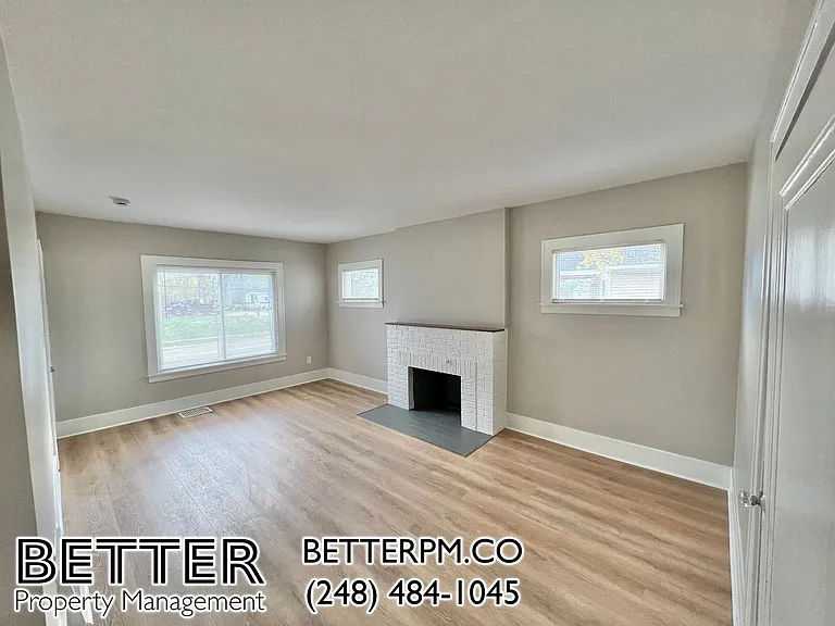 104 Henderson St — Photo 3