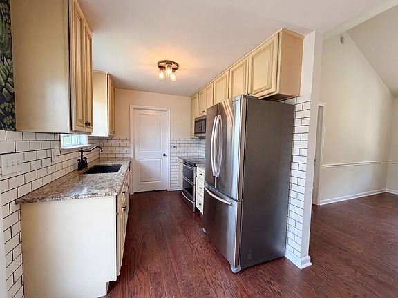 2nd image of 109 Coco Ln