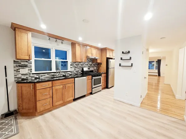 14 Louise Rd, Chestnut Hill, MA