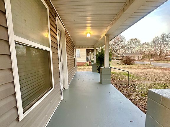 2nd image of 209 Weakley St