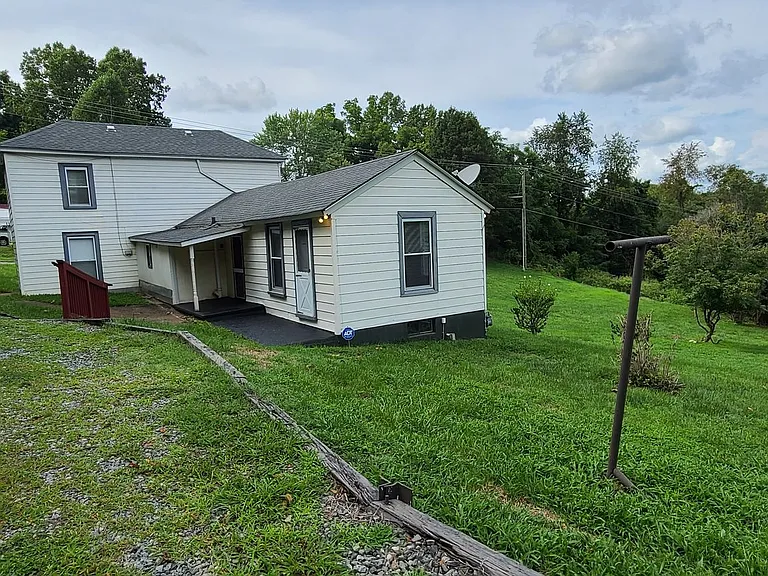 2920 Richmond St — Photo 2