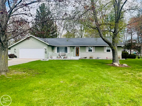 4614 Kingsbury Dr, Port Huron, MI 48060