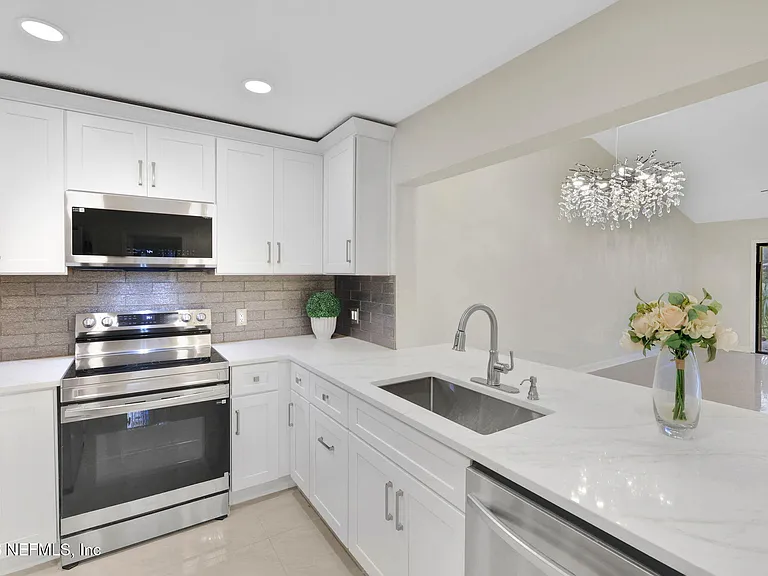181 Aruba Ln — Photo 37