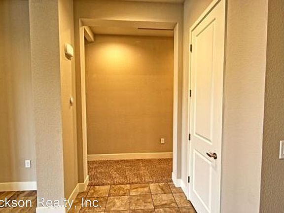 4th image of 715 Palomino Dr