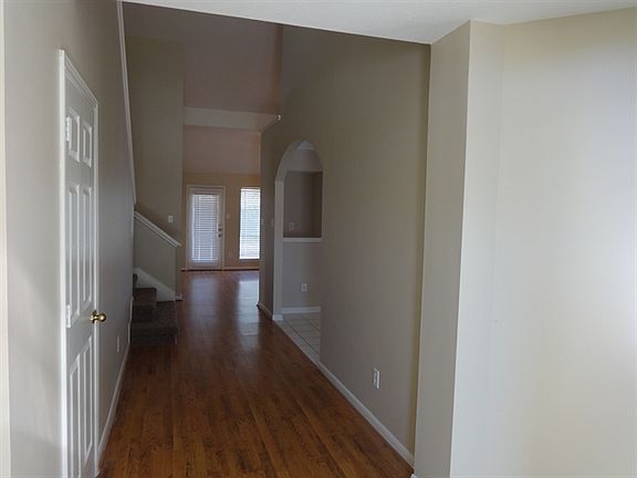 2nd image of 1914 Lori Ct