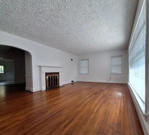 3rd image of 1613 Longwood Dr