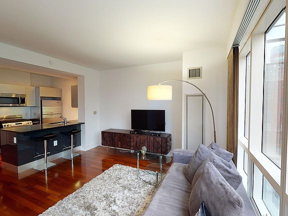 3rd image of 350 W 42nd St APT 20I
