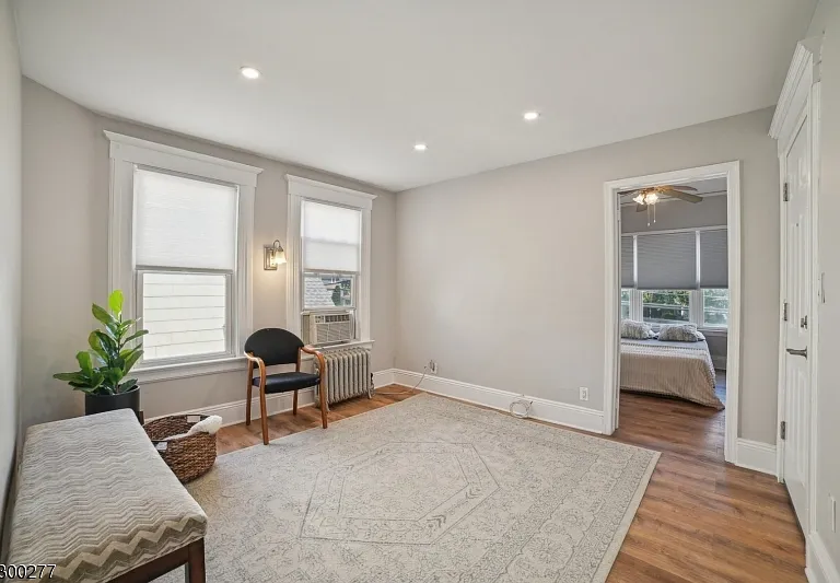 16 Henry St #2 — Photo 5