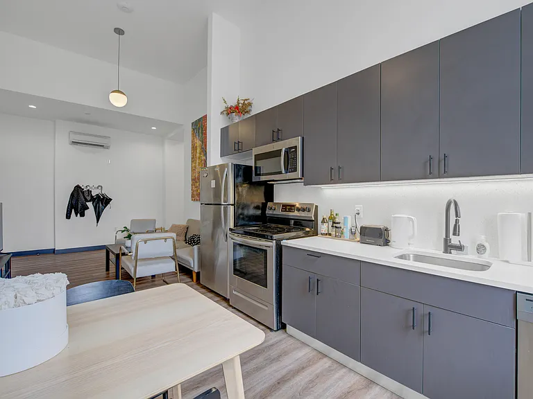 186 N 6th St #401 — Photo 5