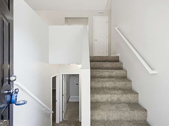 3rd image of 4015 Chapman Dr