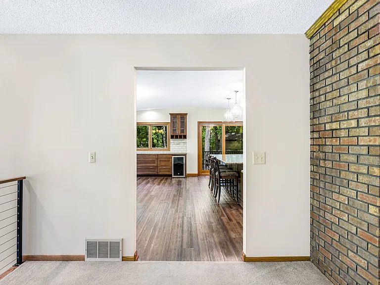 1501 Twin Springs Rd — Photo 11
