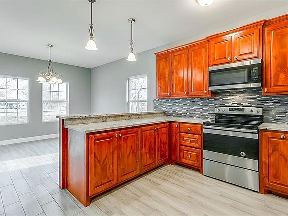 3rd image of 3309 Falcon Dr